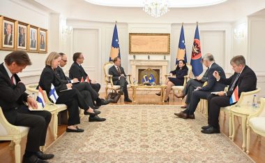 Diplomatët e disa shteteve evropiane e përgëzuan presidenten Osmani për suksesin e Kosovës në Asamblenë e KiE