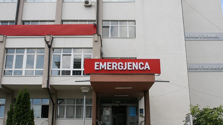 Vdes në QKUK personi i cili ishte goditur nga një veturë në Gjakovë