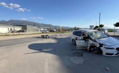 Detaje nga aksidenti me fatalitet në Suharekë – shoferja nga pakujdesia kaloi në shiritin e kundërt dhe u godit me motoçikletën