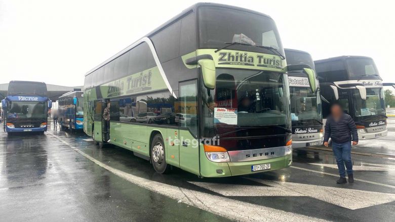 Pas orëve të gjata të maltretimit, lirohen disa autobusë me kosovarët e ndaluar në kufirin Serbi-Kroaci