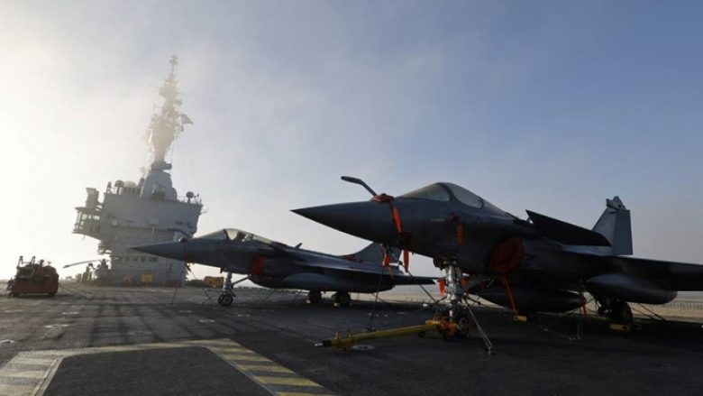 Franca përgatitet për luftë në det