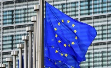 Pozitë dhe opozitë: BE-ja duhet të heqë menjëherë masat ndëshkuese ndaj Kosovës