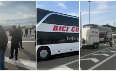 "Zyrtarja e Policisë së Kosovës ende është duke u intervistuar nga policia serbe", flet pasagjeri i autobusit "Bici Com" që po mbahet në kufirin Serbi-Hungari