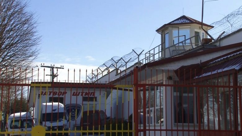 Rrahje mes dy grupeve në burgun e Shtipit, lëndohet një i punësuar