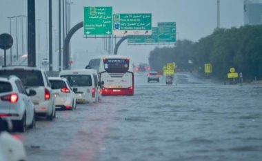 Shiu i madh përfshiu Dubain – rrugë të përmbytura, fluturime të anuluara
