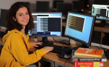 Mijëra vajza dhe gra zgjedhin UBT-në për zhvillim profesional në sektorin e teknologjisë informative