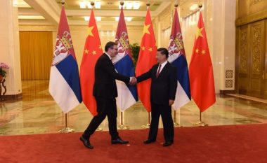 Presidenti kinez shkon në Beograd te aleati i tij Vuçiq në 25-vjetorin e bombardimit të ambasadës kineze nga NATO