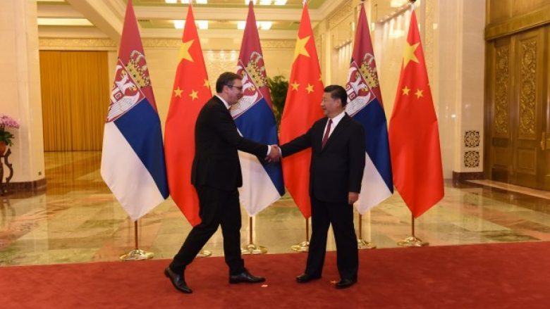 Presidenti kinez shkon në Beograd te aleati i tij Vuçiq në 25-vjetorin e bombardimit të ambasadës kineze nga NATO