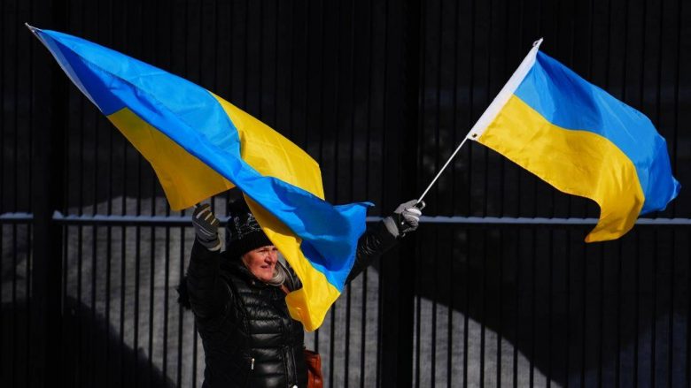 Komiteti parlamentar zviceran mbështet planin e ndihmës prej 5.5 miliardë dollarësh për Ukrainën