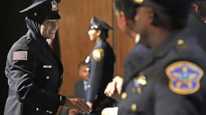 New Yorku paguan 17.5 milionë dollarë për të zgjidhur paditë – policia i detyroi gratë të hiqnin mbulesën para fotografimit