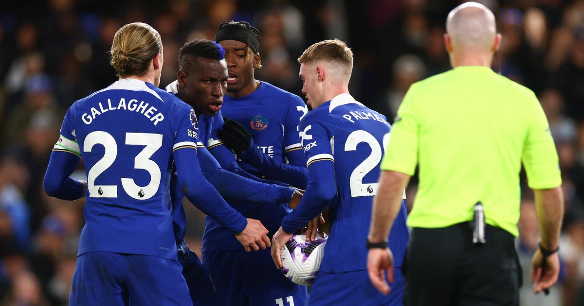 Fitorja e thellë e Chelseat përballë Evertonit zbehet nga zënka e lojtarëve për një penallti
