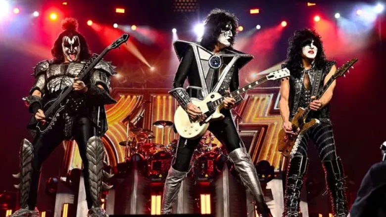 Grupi i famshëm rock “Kiss” shet këngët dhe brendin