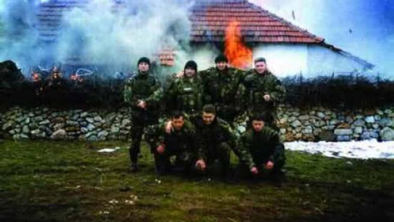 Prokurori serb kërkon dënime me burg për ish-ushtarët e akuzuar për vrasjet e civilëve shqiptarë në fshatrat e Pejës