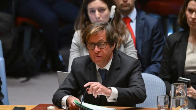 Ambasadori francez në OKB kërkon dorëheqjen e kryetarëve në veri