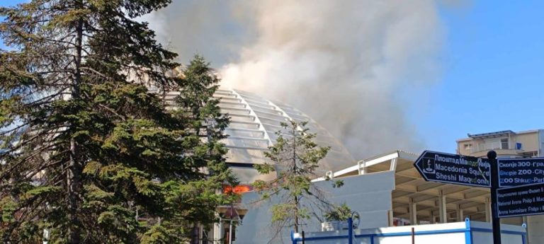 Zjarr në Sallën Universale në Shkup