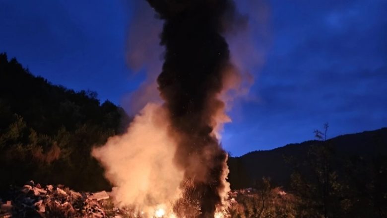 Zjarre në dy deponi në Zhelinë dhe Bogovinë