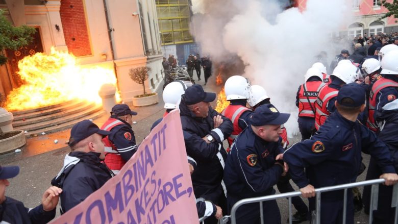 Policia publikon planin e masave për protestën te Bashkia e Tiranës