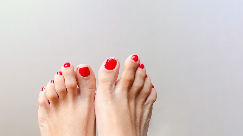 Çfarë domethënie ka nëse gishtin e dytë të këmbës e keni më të gjatë se tjerët?