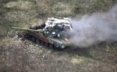 Ukrainasit shkatërrojnë tankun tre milionë dollarësh të rusëve