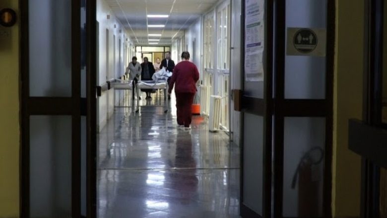 Kosova nuk po arrin të rigjenerojë mjek të rinj, migrimi nuk po ndalet