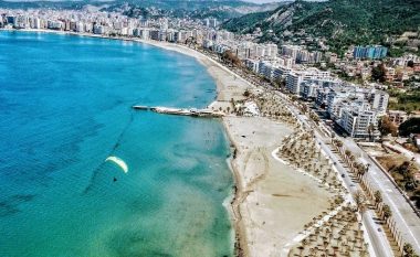 Temperaturat e larta, bregdeti i Vlorës mbushet me pushues