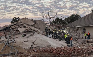 Ndodhë mrekullia, qëndroi i ngujuar për 116 orë nën rrënojat e ndërtesës së shembur - nxirret i gjallë burri nga Afrika e Jugut