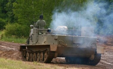 Kur një autoblindë 70-vjeçare ruse BTR-50 sulmon trupat ukrainase, është një lajm i keq për Moskën