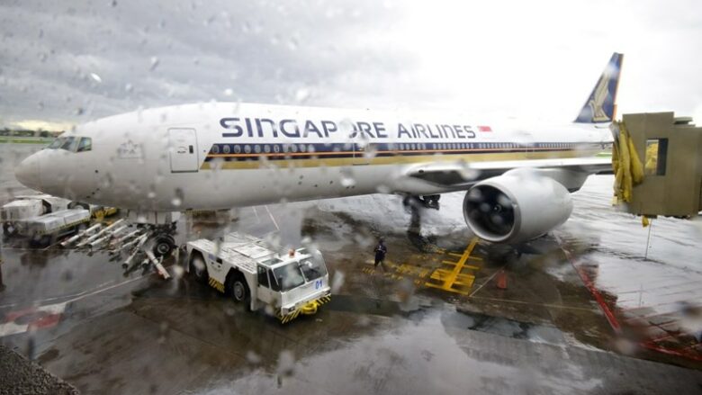 Turbulenca të forta gjatë udhëtimit me aeroplan Londër-Singapor, humb jetën një person dhe mbi 30 të lënduar
