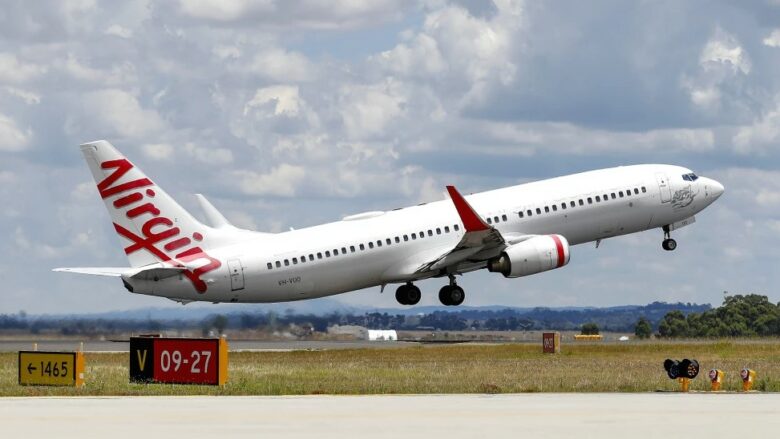 Vrapoi lakuriq në aeroplan dhe rrëzoi një stjuardesë, policia australiane arreston pasagjerin