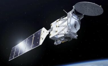 Lansohet në hapësirë sateliti që do të studiojë retë dhe klimën