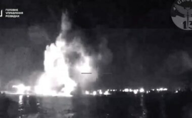 Inteligjenca ushtarake ukrainase publikon pamjet e shkatërrimit të dy anijeve ruse në Krime