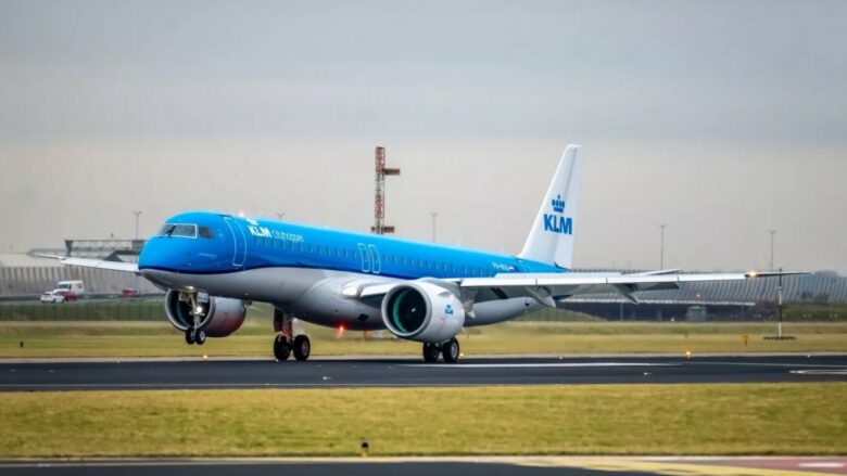 Humb jetën një burrë në aeroportin e Amsterdamit, bie në motorin e aeroplanit