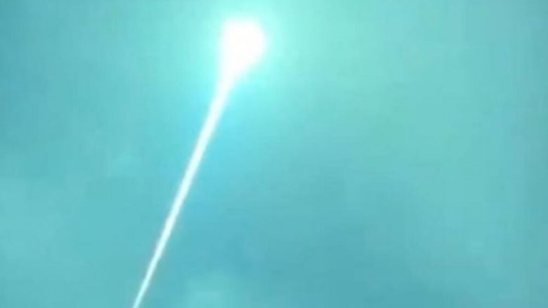 Meteori ndriçon qiellin mbi Portugali, dëshmitarët publikojnë video të ndryshme