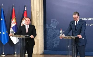 Varhelyi: Serbia të harmonizojë politikën e saj me të BE-së, anëtarësimi i mundshëm brenda pesë vjetëve