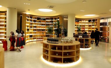 Agro Trade hap showroom-in e ri të pijeve – mysafirë special presidenti i Coca-Colas dhe Ujit Tepelena