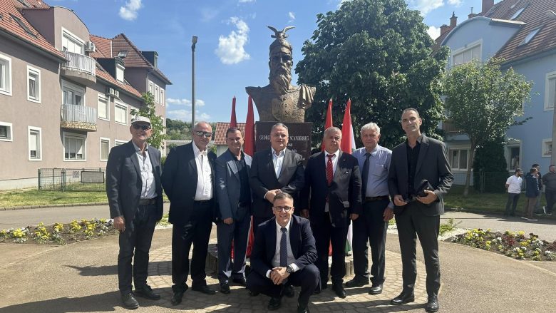 Busti i Skënderbeut vendoset edhe në Eger të Hungarisë