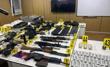 Sveçla: Arsenali i armëve që u kap në veri, mbetje nga grupi terrorist i Radoiçiqit