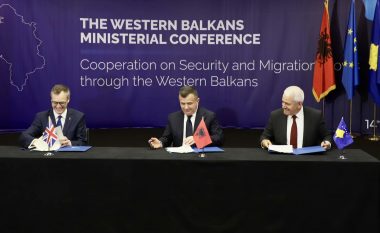 Sveçla në Tiranë nënshkruan marrëveshje për luftimin e migrimit të paligjshëm