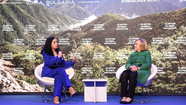 Osmani bashkëbisedim me Hillary Clinton: Për ekonomi të zhvilluara dhe gra të fuqizuara, parakusht janë liria, paqja dhe demokracia