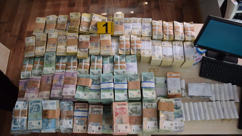 Aksioni i Policisë në veri, u konfiskuan rreth 75 milionë dinarë, 1.6 milion euro, dollarë e franga