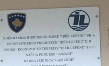 Në liqenin e Ujmanit vendosen tabelat me simbole të Kosovës