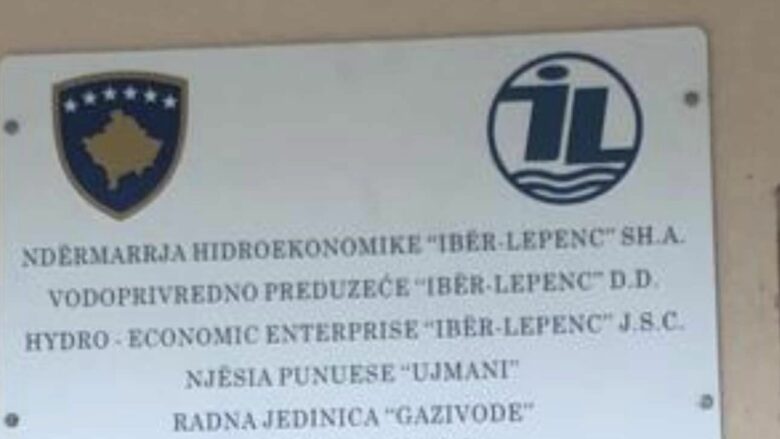 Në liqenin e Ujmanit vendosen tabelat me simbole të Kosovës