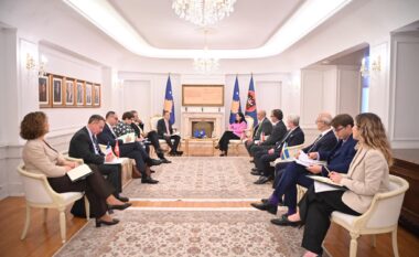 Osmani takoi ambasadorë të shteteve evropiane, shprehu nevojën e heqjes së masave të BE-së ndaj Kosovës