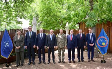 Komandanti i KFOR-it takon ambasadorët e QUINT-it, Turqisë dhe BE-së, shprehet përkushtim i palëkundur për sigurinë në Kosovë