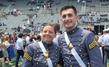 Dy kadetë nga Kosova diplomojnë në “West Point” në SHBA, në ceremoni i pranishëm ishte edhe Joe Biden