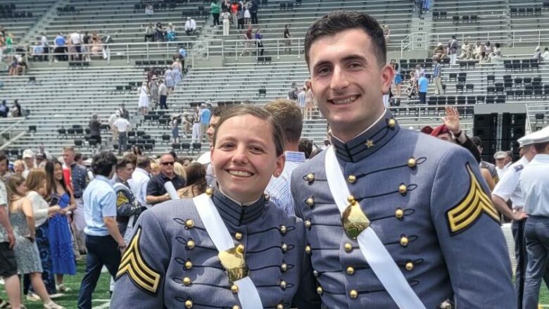 Dy kadetë nga Kosova diplomojnë në “West Point” në SHBA, në ceremoni i pranishëm ishte edhe Joe Biden