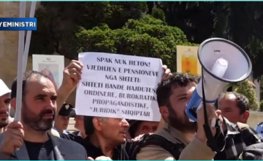 Unioni i Sindikatave tubim para Kryeministrisë në Tiranë për të drejtat e punëtorëve