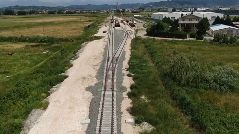 Përfundojnë rreth 70 për qind e punimeve për hekurudhën Tiranë-Durrës