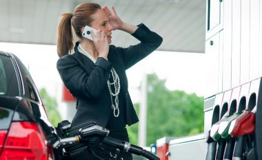 A është i rrezikshëm apo jo përdorimi i telefonit gjatë furnizimit me karburant?!