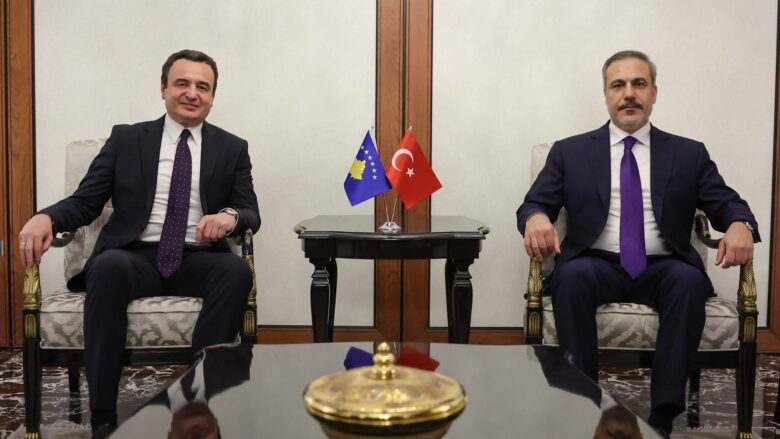 Kurti dhe shefi i diplomacisë turke bisedojnë për projekte të përbashkëta